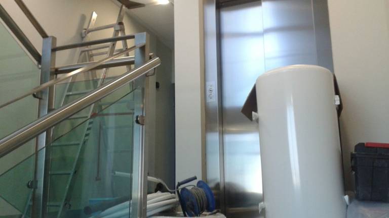 Termos en el centro de salud del Bulevar para calentar agua Termos en el centro de salud del Bulevar para calentar agua