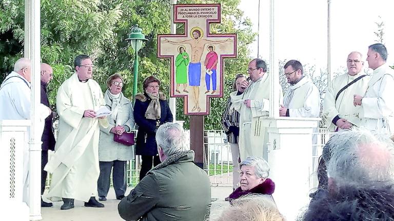 La Cruz de la Misión congrega a los fieles