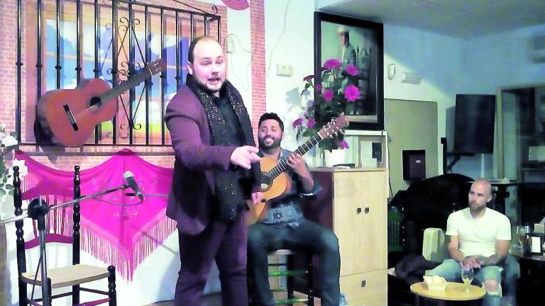 Brillante actuación de cante de “Perrete” Brillante actuación de cante de “Perrete”