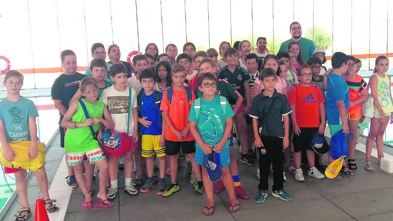 Los jóvenes conocen las instalaciones deportivas Los jóvenes conocen las instalaciones deportivas