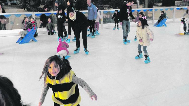 El Paseo se transforma en una pista para patinar El Paseo se transforma en una pista para patinar