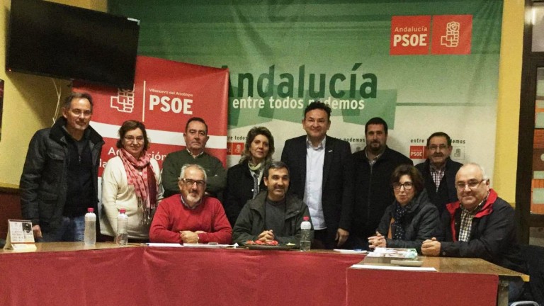 El PSOE analiza en asamblea la situación política