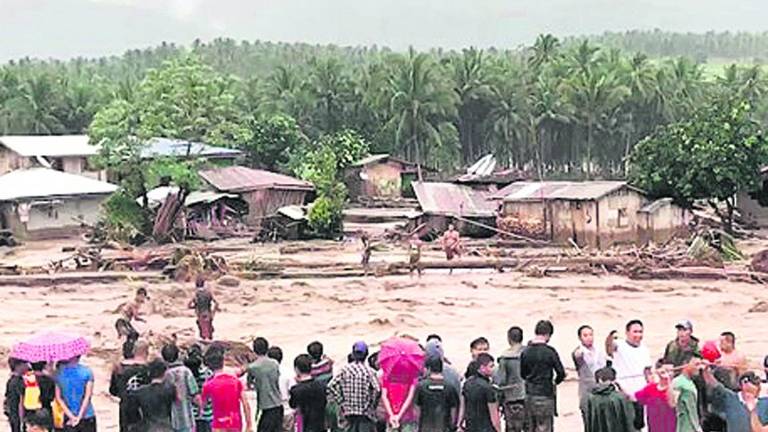 Aumentan a 230 los muertos en Filipinas Aumentan a 230 los muertos en Filipinas