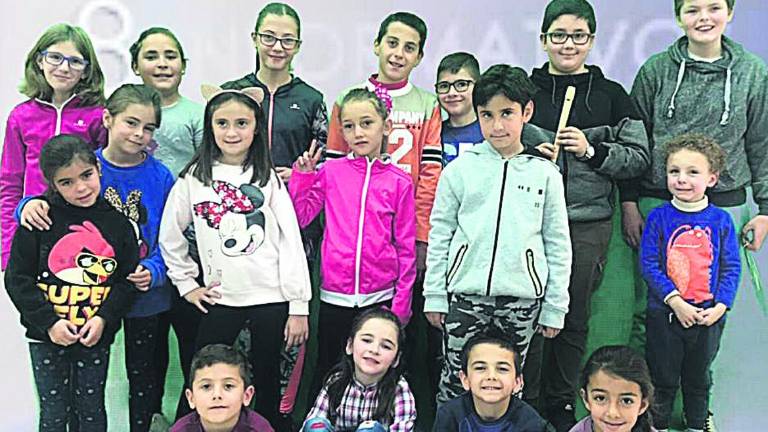 Una televisión en el colegio de los anejos