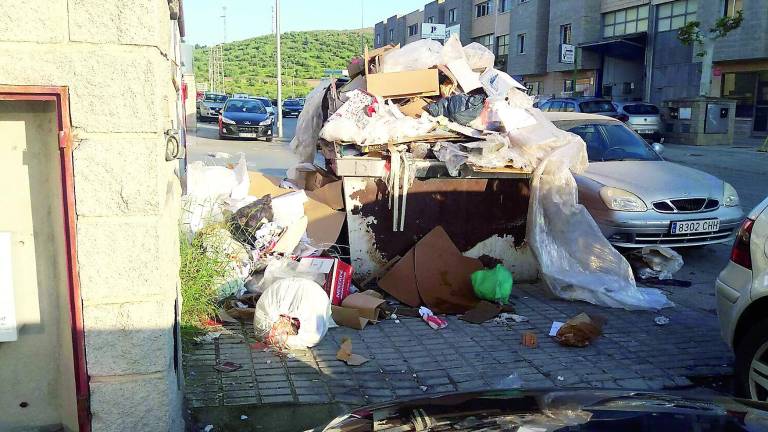 “Los Olivares”: un polígono con toneladas de basura “Los Olivares”: un polígono con toneladas de basura