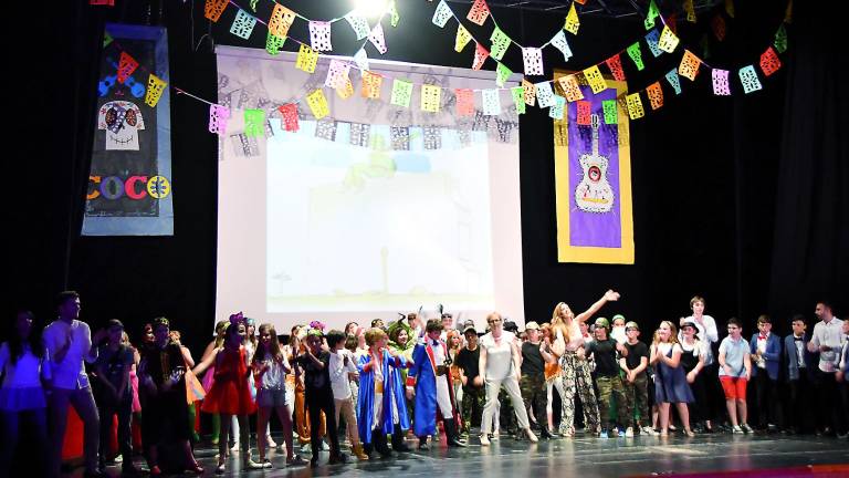 Bailes para despedir el curso en la SAFA Bailes para despedir el curso en la SAFA
