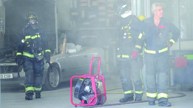 Fuego en un taller del Polígono Los Olivares