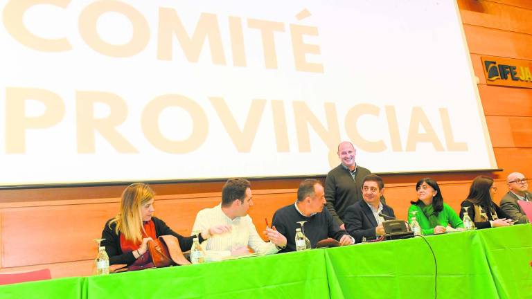 Reyes confía en que el PSOE siga fuerte Reyes confía en que el PSOE siga fuerte