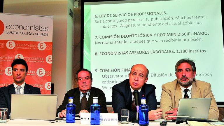 Los economistas valoran a Manuel Parras Rosa Los economistas valoran a Manuel Parras Rosa
