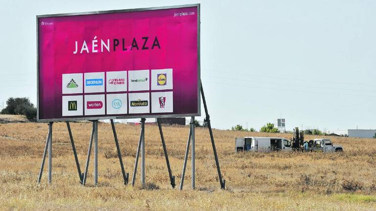 El “Jaén Plaza” ultima el papeleo previo a la obra El “Jaén Plaza” ultima el papeleo previo a la obra