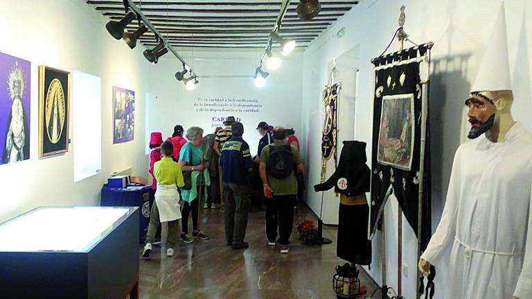 Una exposición en torno a una cofradía histórica Una exposición en torno a una cofradía histórica