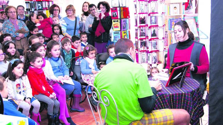 Títeres de la mano de Libros Prohibidos Títeres de la mano de Libros Prohibidos