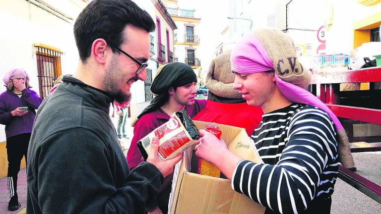 “Los Estudiantes” ayuda a los más desfavorecidos “Los Estudiantes” ayuda a los más desfavorecidos