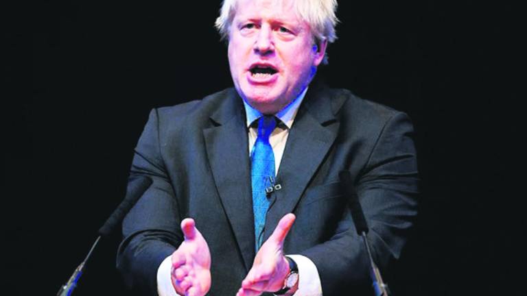 Johnson tacha el plan del Brexit de “engaño”