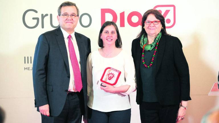 Premio a una cajera que da empleo a 15 personas Premio a una cajera que da empleo a 15 personas