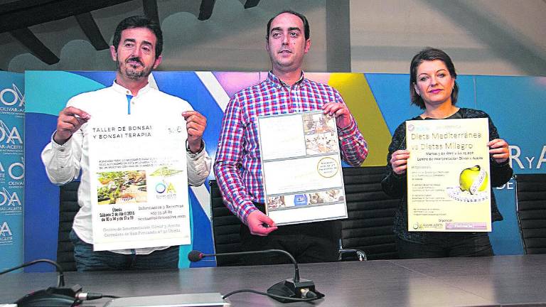 Taller sobre el arte del bonsái y terapia Taller sobre el arte del bonsái y terapia