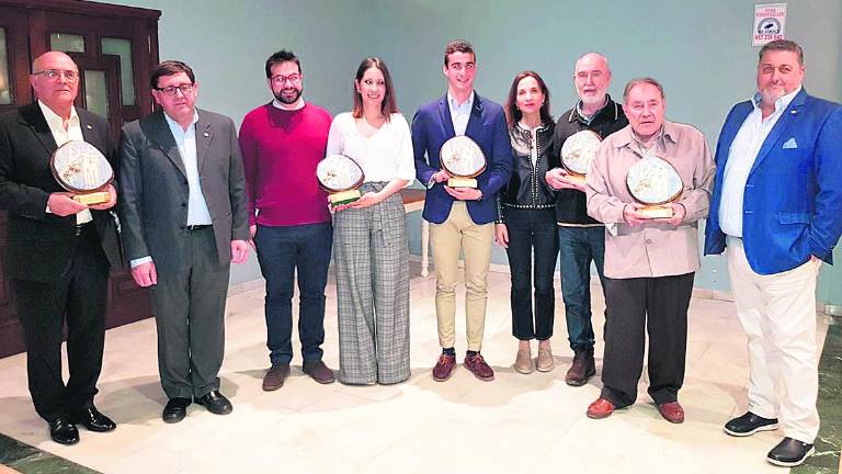 Distinciones a trayectorias destacadas de jóvenes locales Distinciones a trayectorias destacadas de jóvenes locales