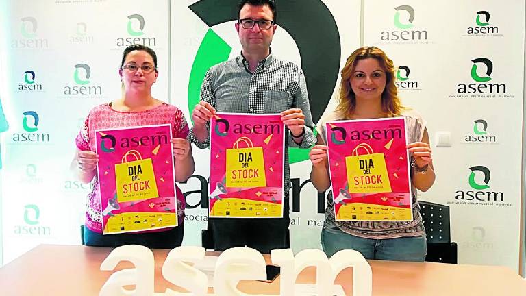 El comercio saca a la calle sus productos El comercio saca a la calle sus productos