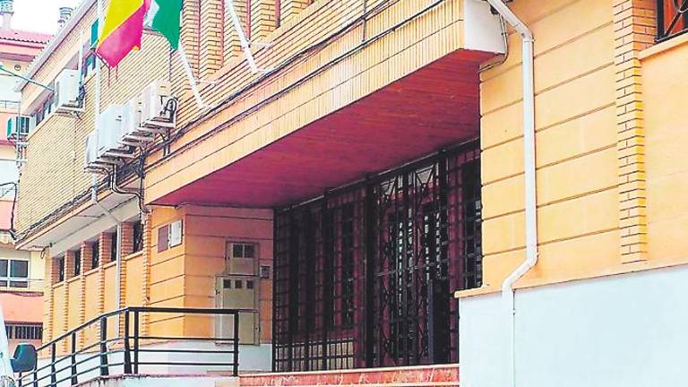 Acusación por falsificar una firma para lucrarse Acusación por falsificar una firma para lucrarse