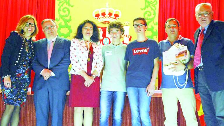 Reconocimiento de la UJA a “mentes brillantes” Reconocimiento de la UJA a “mentes brillantes”