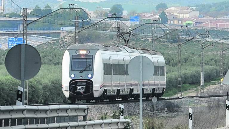 Traslado de 70 pasajeros tras la avería del tren a Cádiz Traslado de 70 pasajeros tras la avería del tren a Cádiz