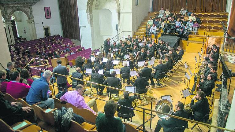 Tributo de la AMU al artista Palma Burgos