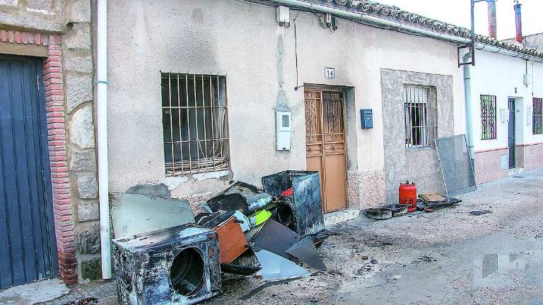 Incendio en una casa de la calle Mandrona Incendio en una casa de la calle Mandrona