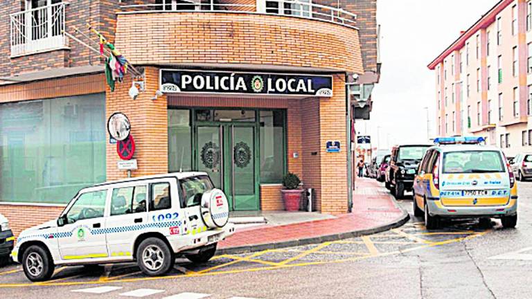 Un agente de Policía herido leve tras sufrir un atropello Un agente de Policía herido leve tras sufrir un atropello