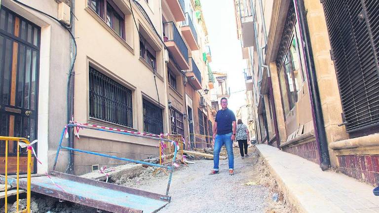 El Consistorio actúa de forma integral en la calle Arjona