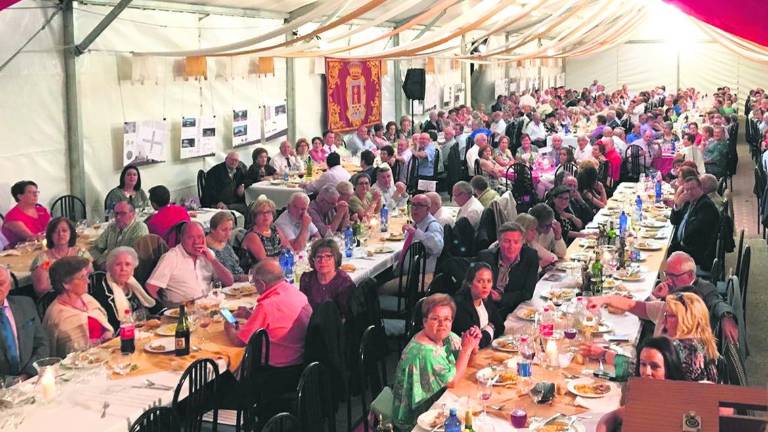 Casetas abarrotadas y un parque “a tope” durante la feria