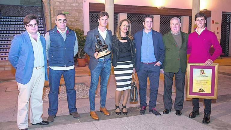 Daniel Luque recibe el Trofeo Lagartijo Daniel Luque recibe el Trofeo Lagartijo