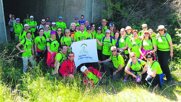 Una marcha senderista para reclamar una vía verde