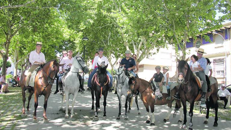 Mengíbar se viste de feria en honor de su patrona Mengíbar se viste de feria en honor de su patrona