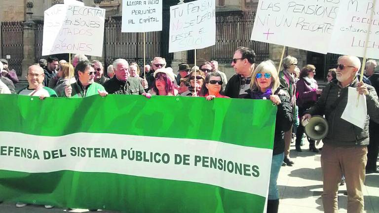 La capital se levanta y pide la defensa de las pensiones La capital se levanta y pide la defensa de las pensiones