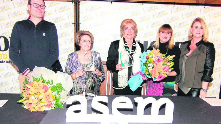 Homenaje de la patronal a dos mujeres trabajadoras Homenaje de la patronal a dos mujeres trabajadoras