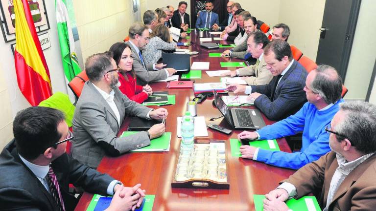 La Junta licita 24 millones para hacer obra pública La Junta licita 24 millones para hacer obra pública