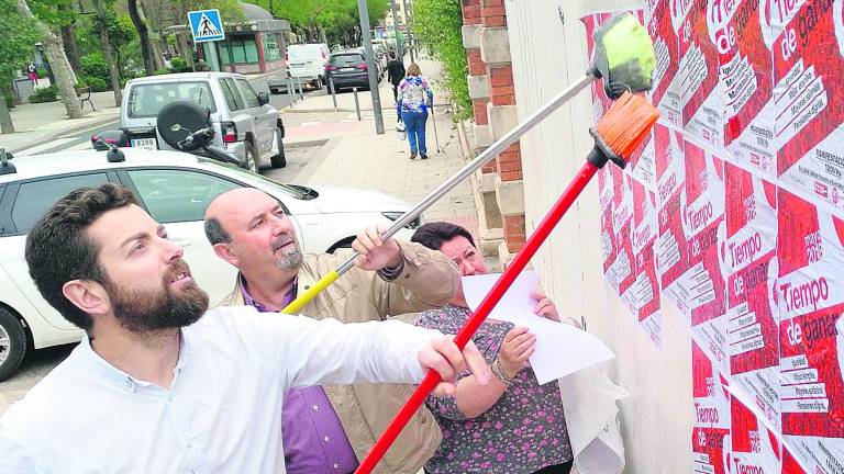 Pegan carteles con la idea de multiplicar el apoyo en Jaén Pegan carteles con la idea de multiplicar el apoyo en Jaén