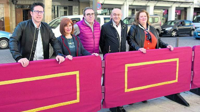 Vallas para hacer más grandes las procesiones Vallas para hacer más grandes las procesiones