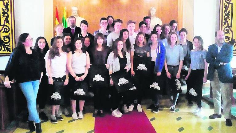 Los alumnos de la SAFA despiden a sus visitantes Los alumnos de la SAFA despiden a sus visitantes