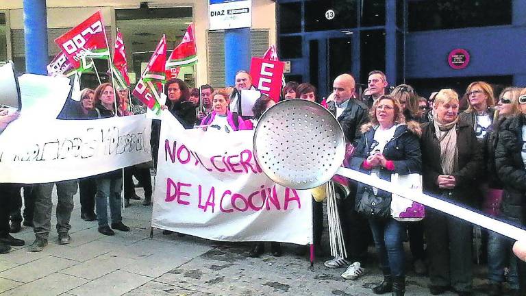 Sigue el clamor contra el cierre de la cocina de El Neveral Sigue el clamor contra el cierre de la cocina de El Neveral