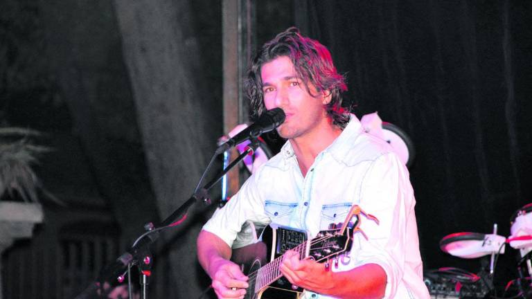 Hugo Salazar seduce al público por su cercanía Hugo Salazar seduce al público por su cercanía