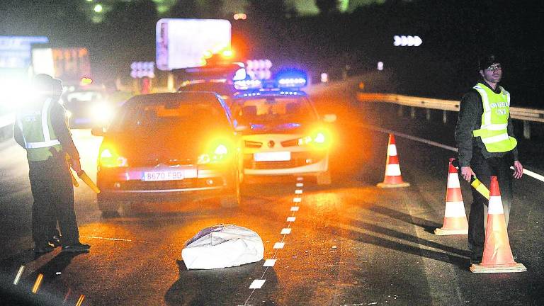 Un fallecido al “saltar” de una ambulancia en la autovía Un fallecido al “saltar” de una ambulancia en la autovía