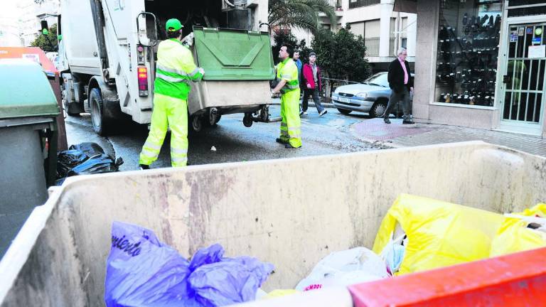 El contrato de basura irá al pleno en una nube de dudas El contrato de basura irá al pleno en una nube de dudas