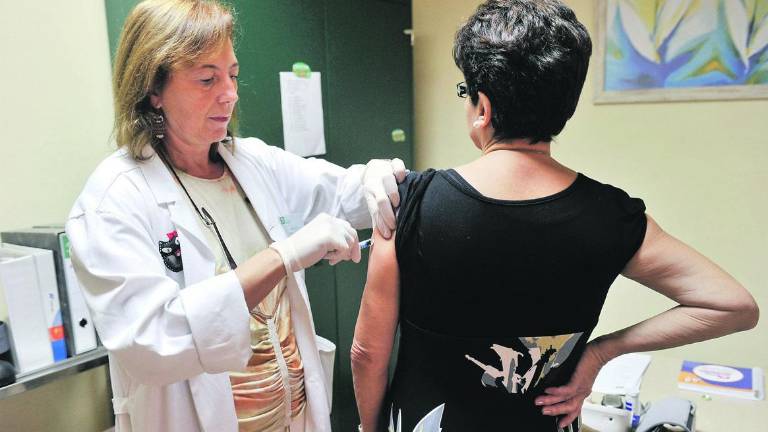 La ley impide al enfermero administrar las vacunas La ley impide al enfermero administrar las vacunas