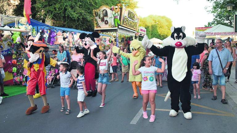 “La Paz” se llena de fiesta con su gran “feria chica” “La Paz” se llena de fiesta con su gran “feria chica”
