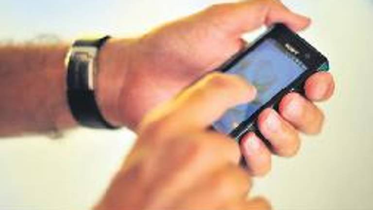 Un hombre que espió el móvil de su ex se libra de la cárcel Un hombre que espió el móvil de su ex se libra de la cárcel