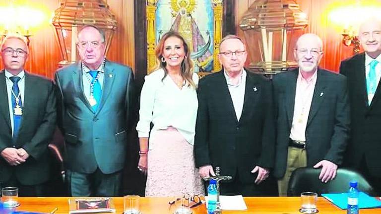 La Academia Mariana recibe a sus “neófitos” La Academia Mariana recibe a sus “neófitos”