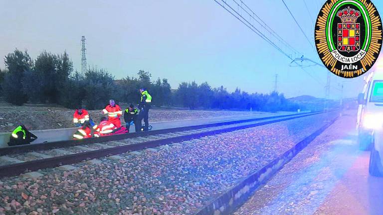 Auxiliada una mujer herida junto a las vías del tren Auxiliada una mujer herida junto a las vías del tren