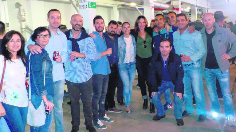 El silo se llena de comensales para respaldar a Cáritas local El silo se llena de comensales para respaldar a Cáritas local