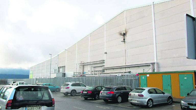 Desconsuelo por la muerte de un joven en una fábrica Desconsuelo por la muerte de un joven en una fábrica